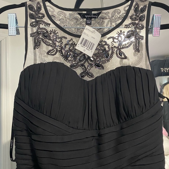 Black evening gown- new with tags - Picture 2 of 8